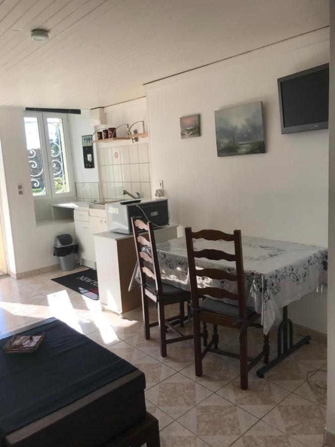 Charmant Studio Meuble Montignac-Charente Экстерьер фото